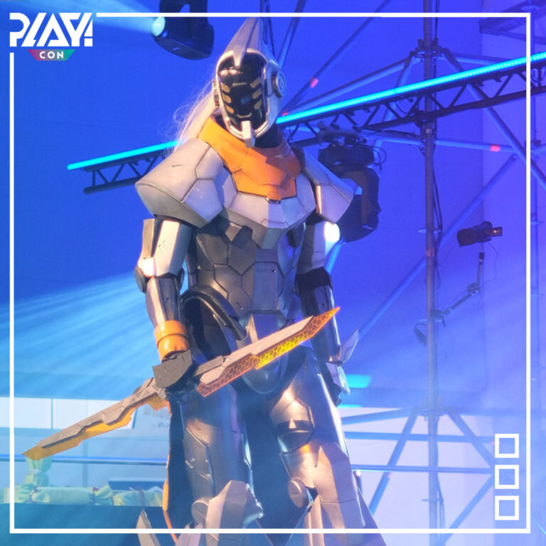 Ein Mecha Cosplay vom Cosplay Showcase